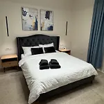 Old Town Escape - 3br With Private Garden Brasov