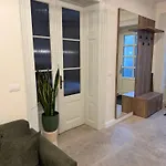Old Town Escape - 3br With Private Garden