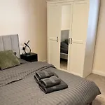 Apartment Old Town Escape - 3br With Private Garden