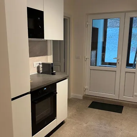 Old Town Escape - 3br With Private Garden Apartment Brasov