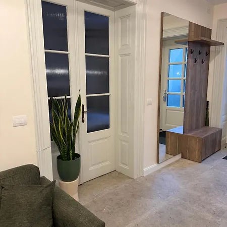 Old Town Escape - With Garden