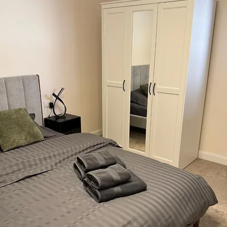 Apartment Old Town Escape - 3br With Private Garden