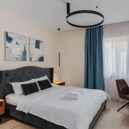 Apartment Old Town Escape - 3br With Private Garden