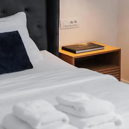 Old Town Escape - 3br With Private Garden Brasov