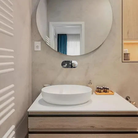 Old Town Escape - 3br With Private Garden *