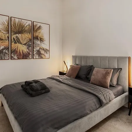 Old Town Escape - 3br With Private Garden *