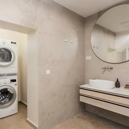 Old Town Escape - 3br With Private Garden *