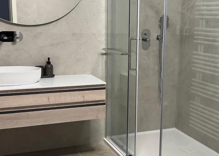 Old Town Escape - 3br With Private Garden בראשוב