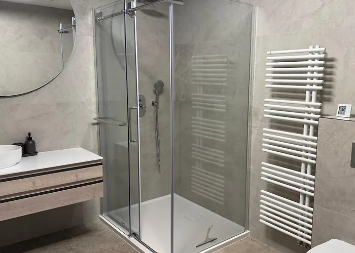 דירה Old Town Escape - 3br With Private Garden בראשוב