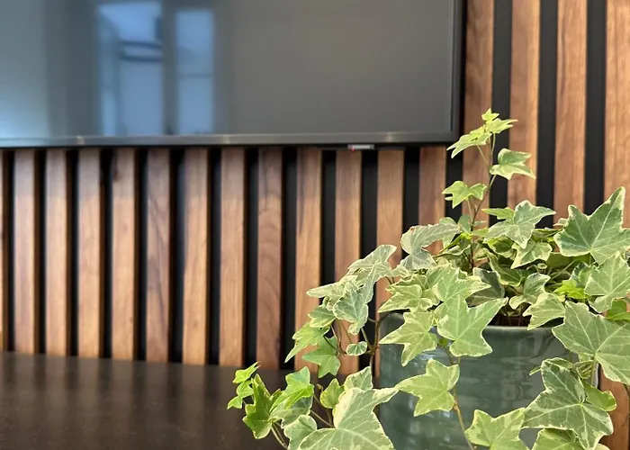 Old Town Escape - 3br With Private Garden דירה בראשוב