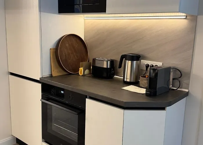 Old Town Escape - 3br With Private Garden דירה *