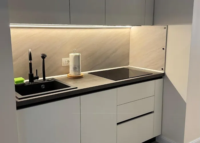 Old Town Escape - 3br With Private Garden בראשוב