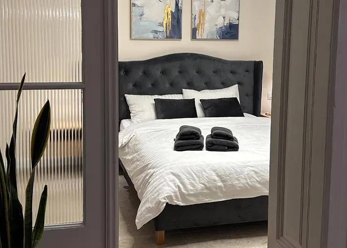 דירה Old Town Escape - 3br With Private Garden בראשוב