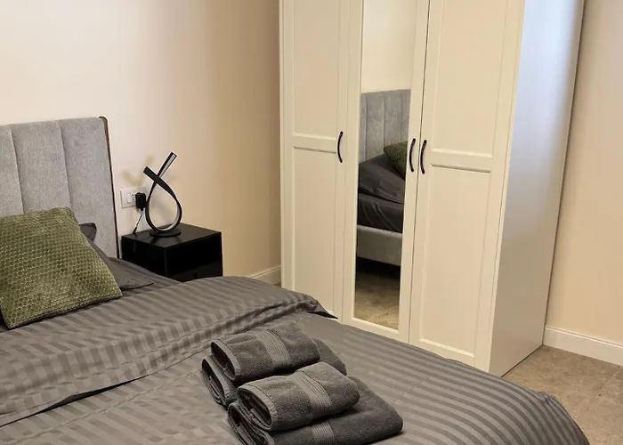 דירה Old Town Escape - 3br With Private Garden